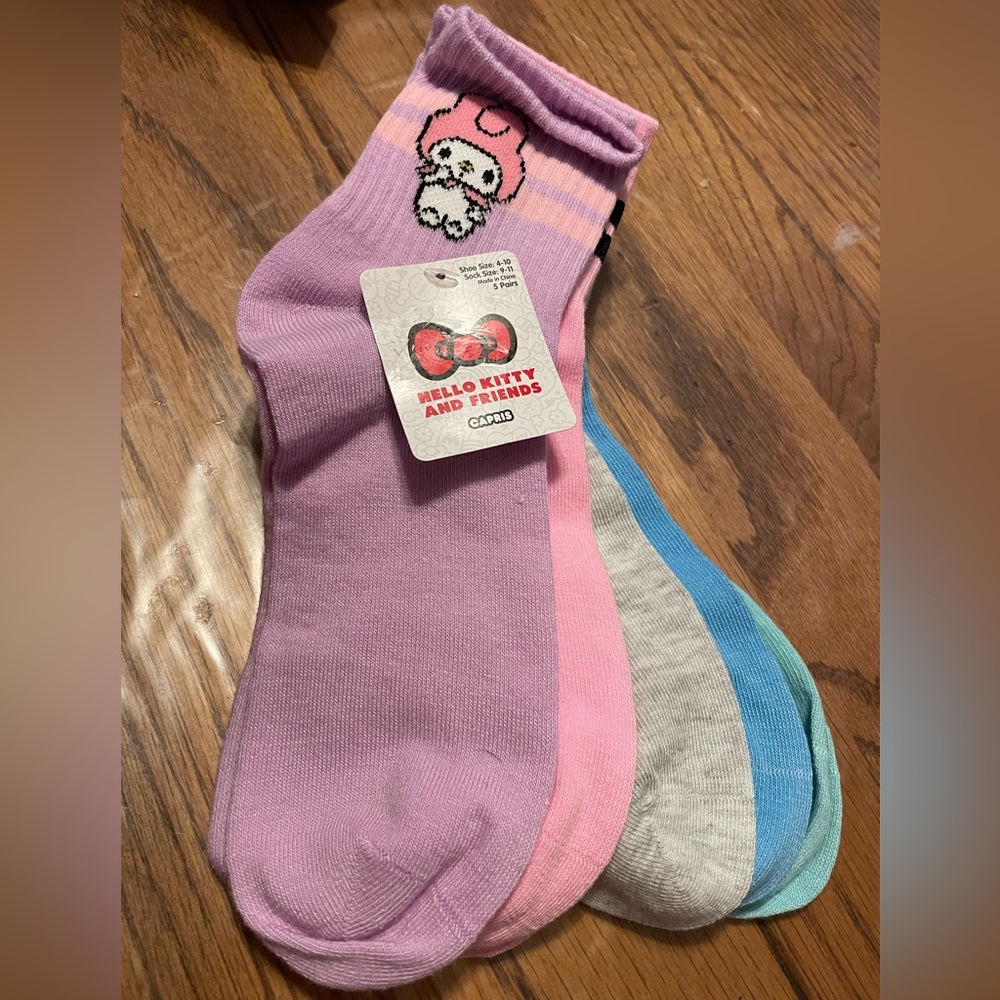 Hello Kitty and friends 5β pairs socks βNEWβ p m blue green gray